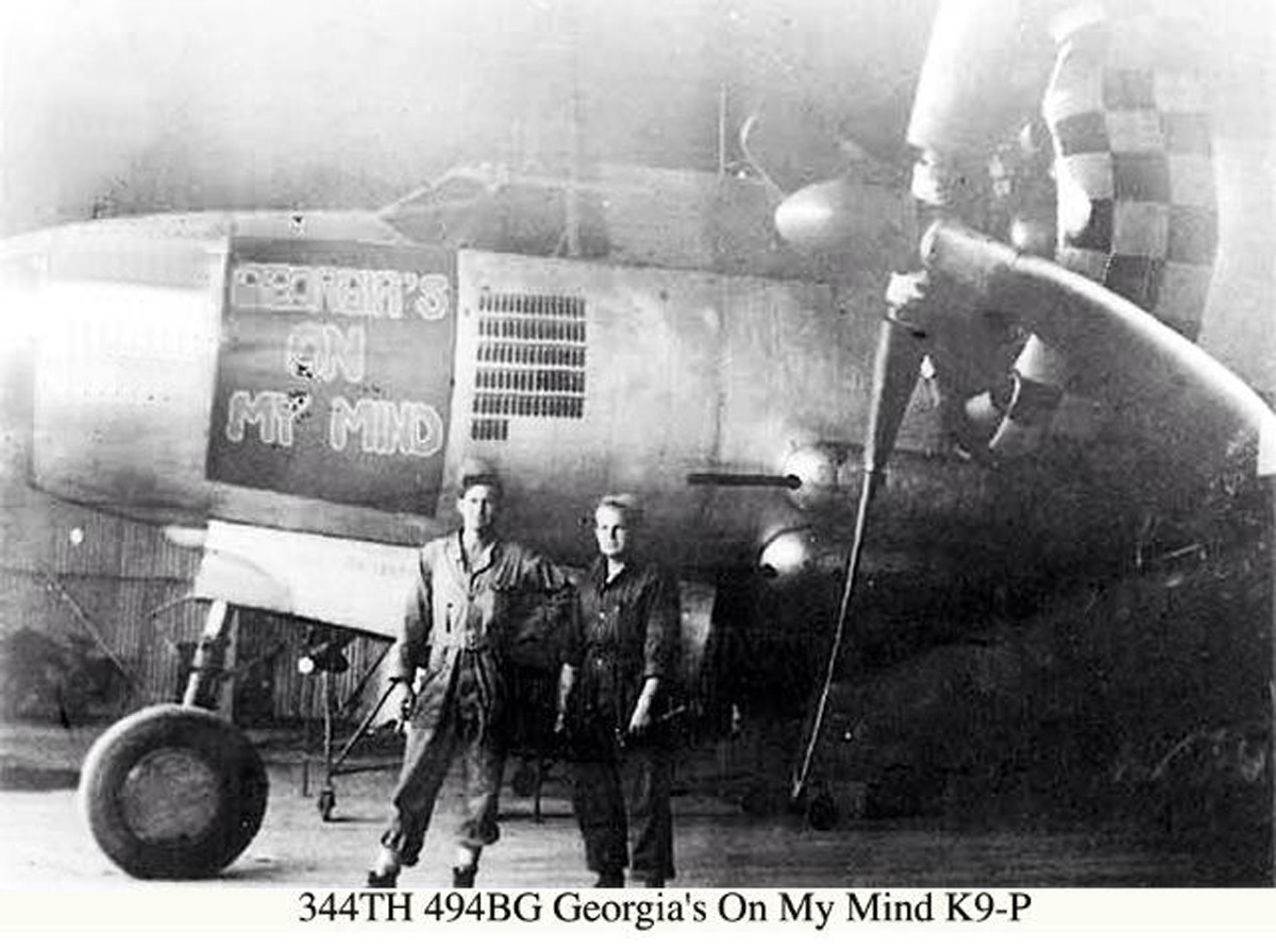 344th bomb group : 2nd Lt. Robert L Westholm “It Began With A Hat”